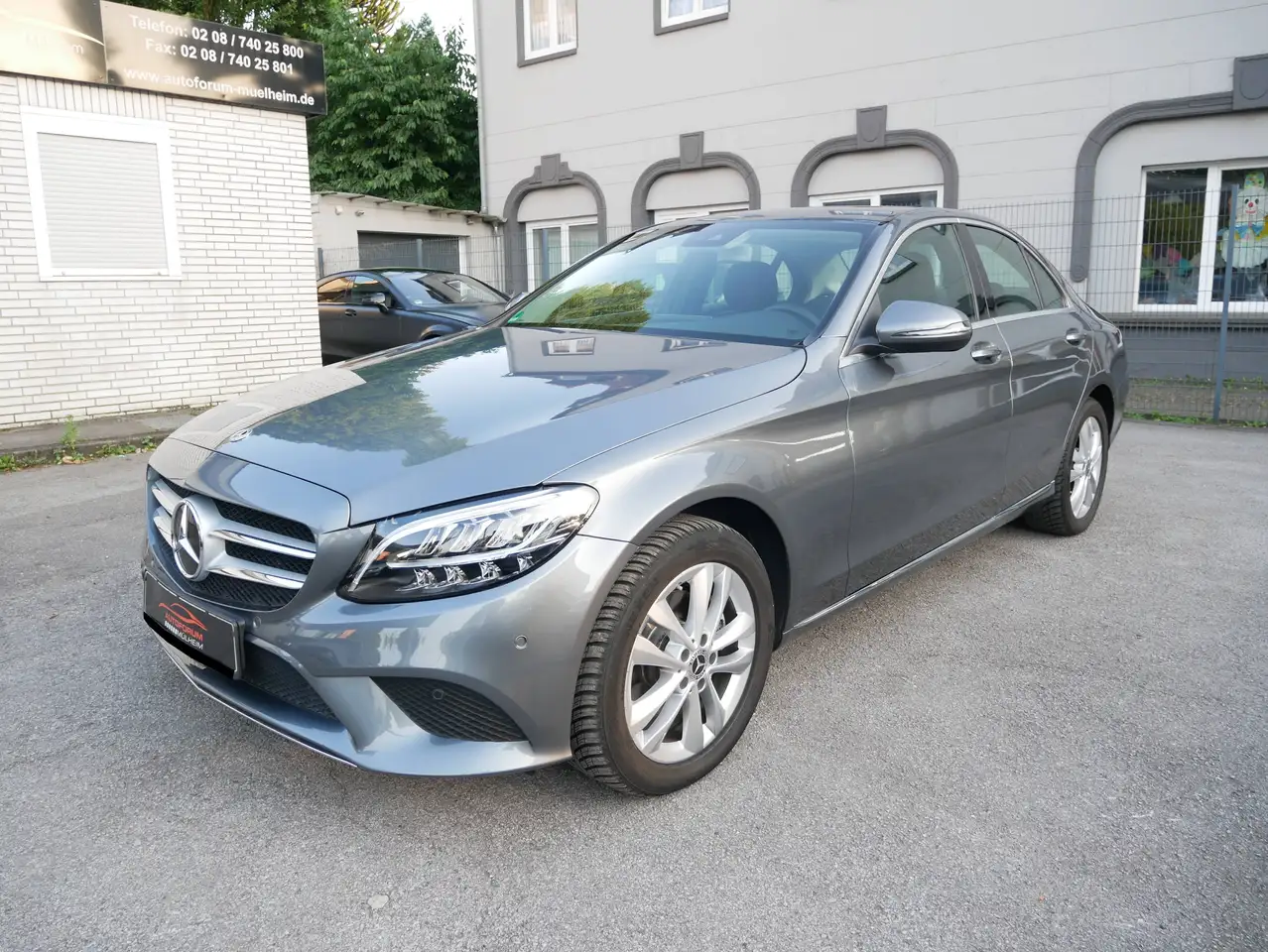 Mercedes-Benz C 200 C 200 d (205.001) Limousine LED High Navi Business-Paket Plus elektr. Teilleder Rückfahrkamera Apple CarPlay Andro — photo 1 of 25