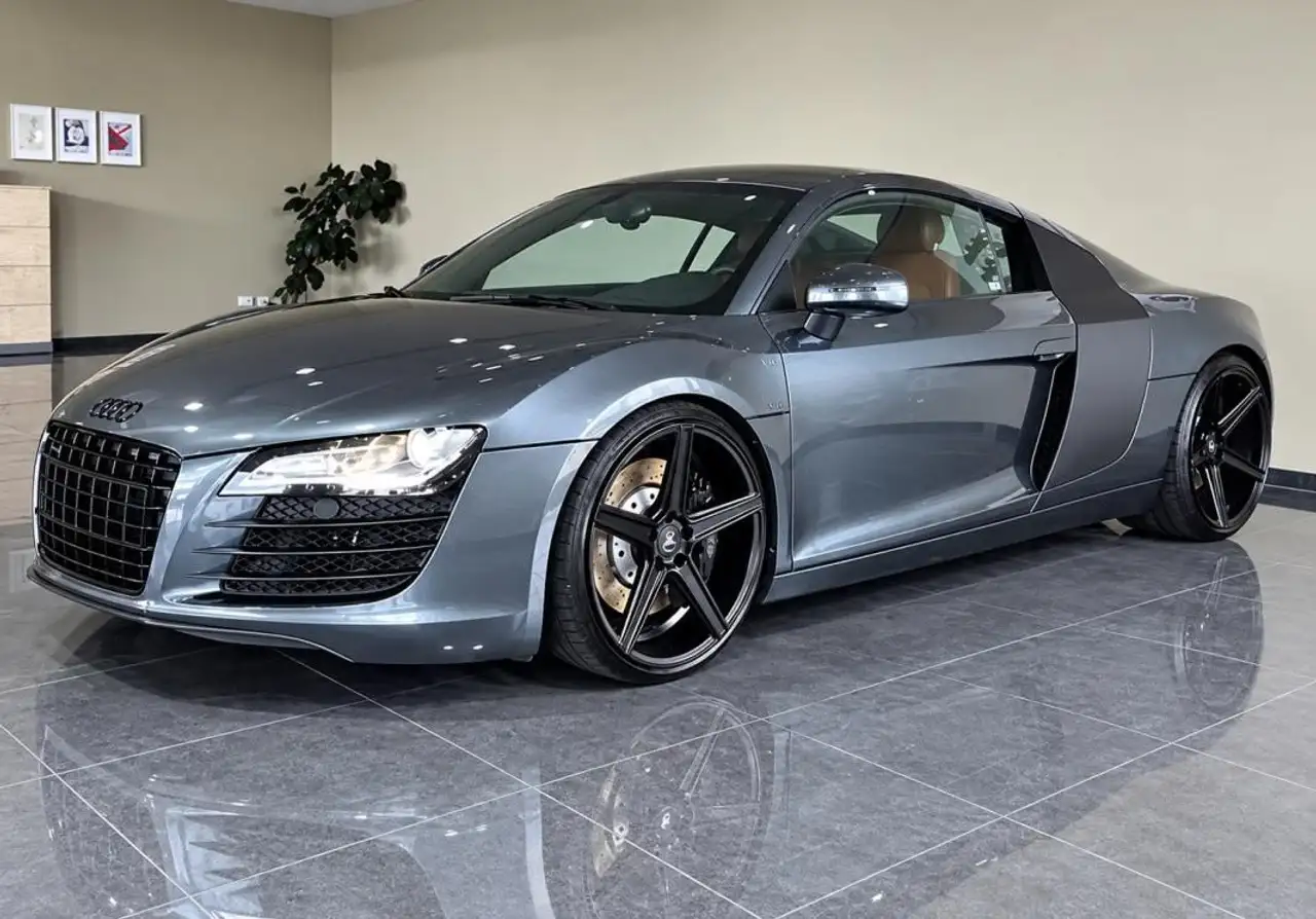 Audi R8 V8 4.2 FSI 420 Quattro R-Tronic — photo 1 of 14