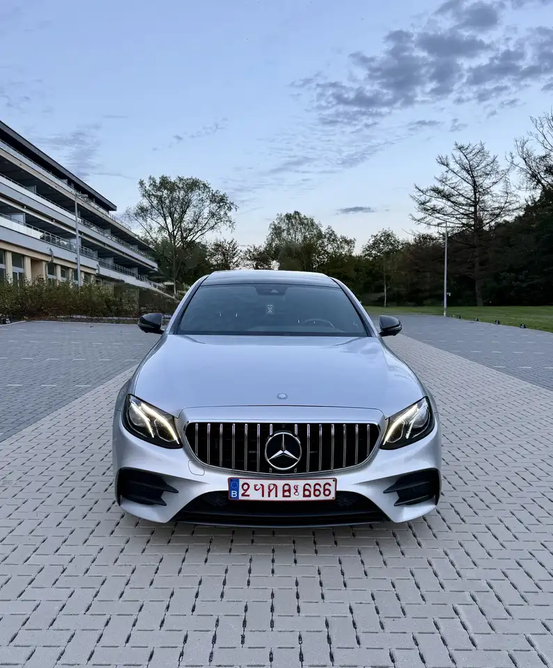 Mercedes-Benz E 200 — photo 1 of 11