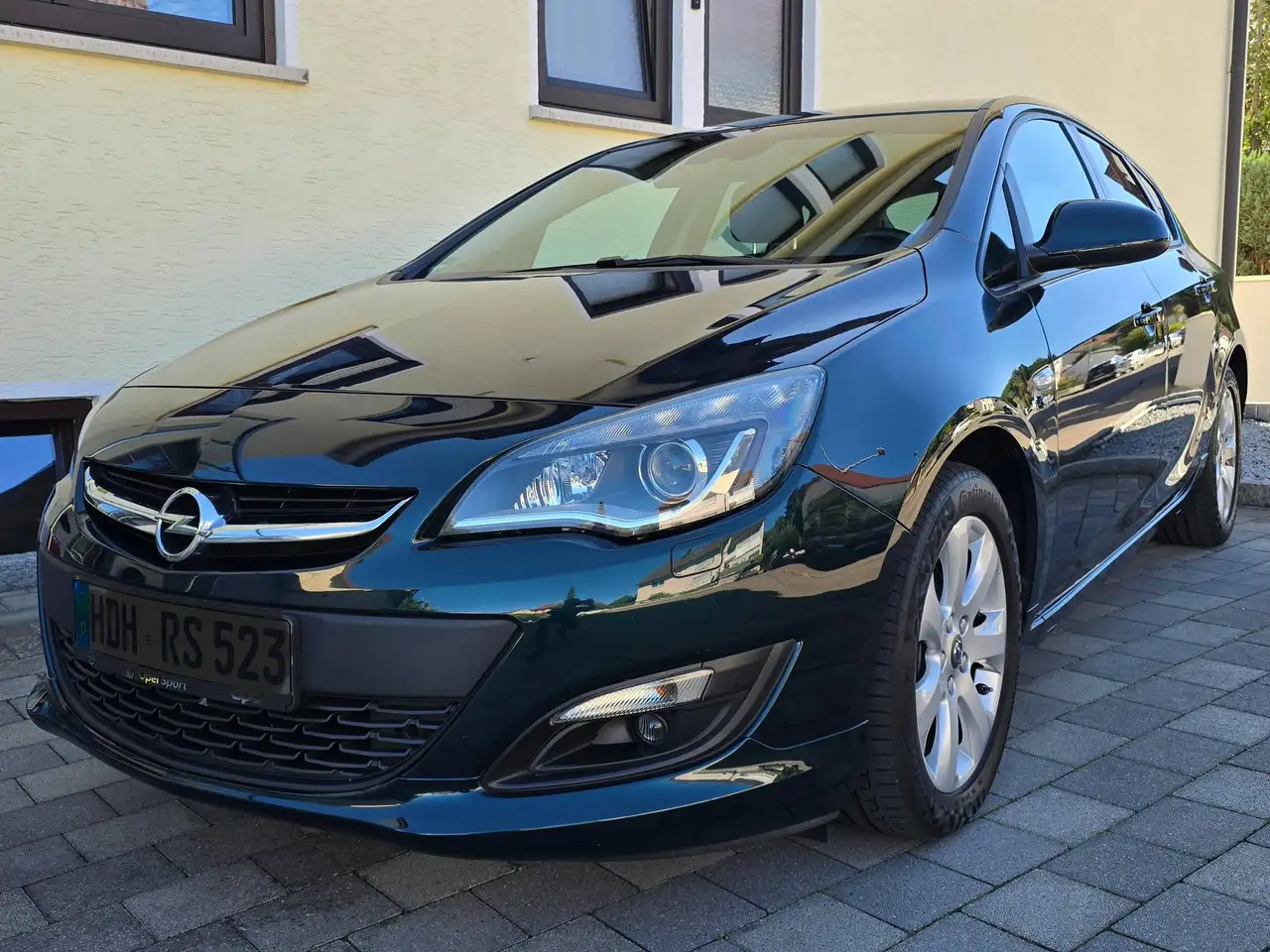 Opel Astra Astra Fließheck 5-Türer 1.6 SIDI Turbo ecoFLEX Start/Stop Edition — photo 1 of 16