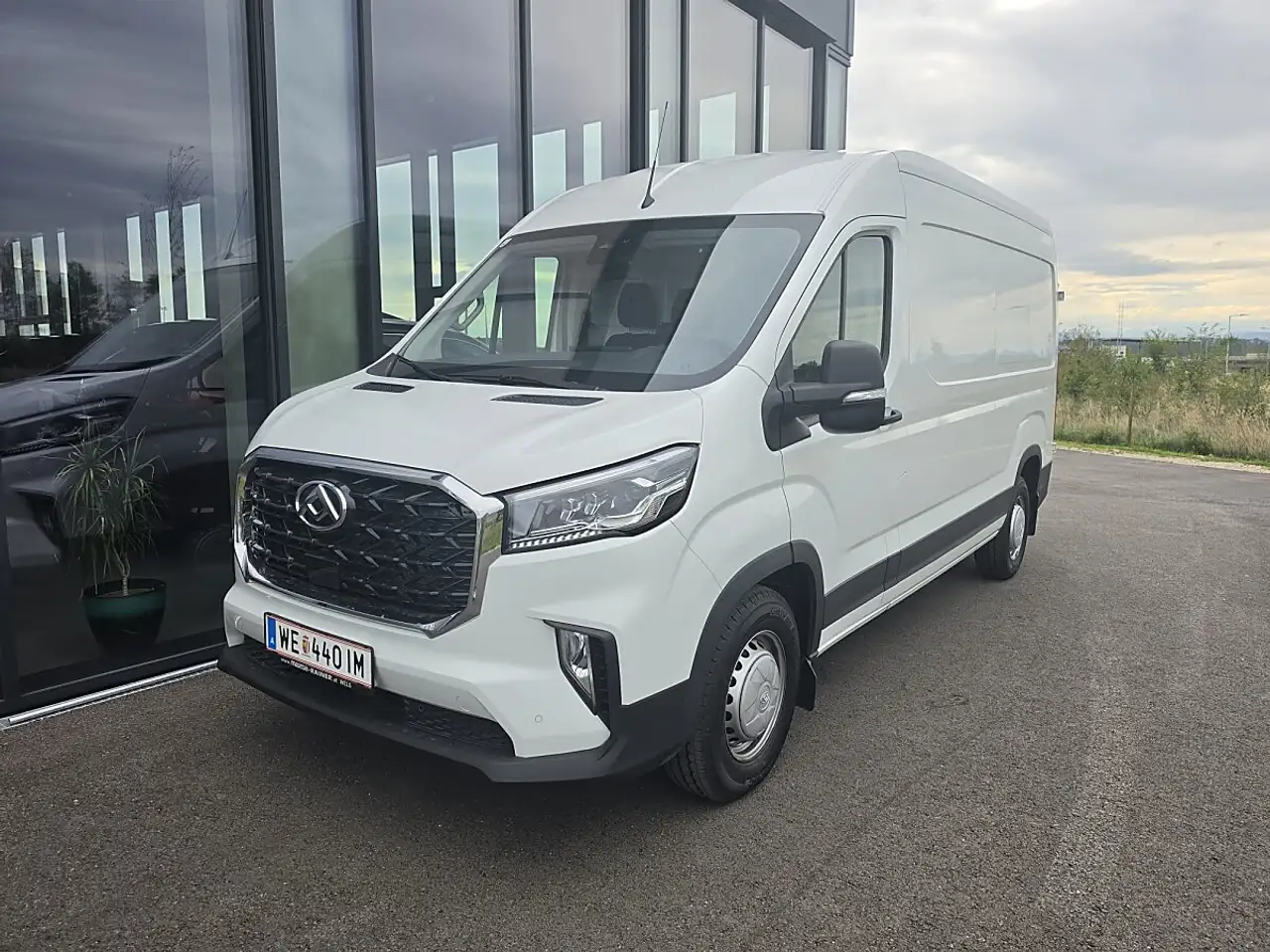 Maxus Deliver 9 Kasten 2.0 D L3H2 FWD — photo 1 of 10