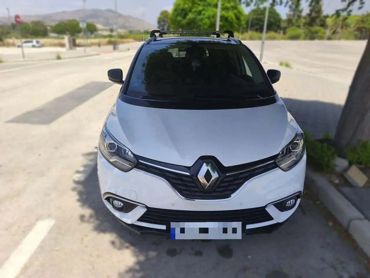 Renault Scenic Bose Edition Energy TCe 130 — photo 1 of 11
