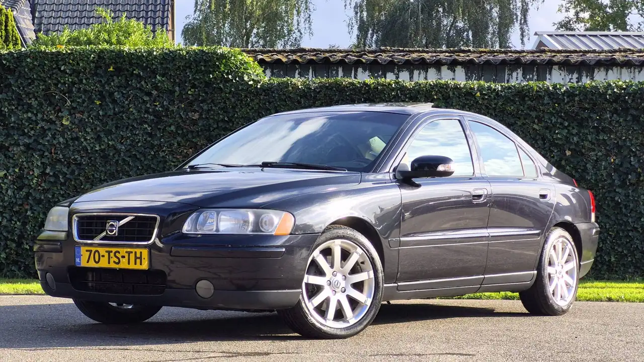 Volvo S60 S60 2.0T Kinetic — photo 1 of 20