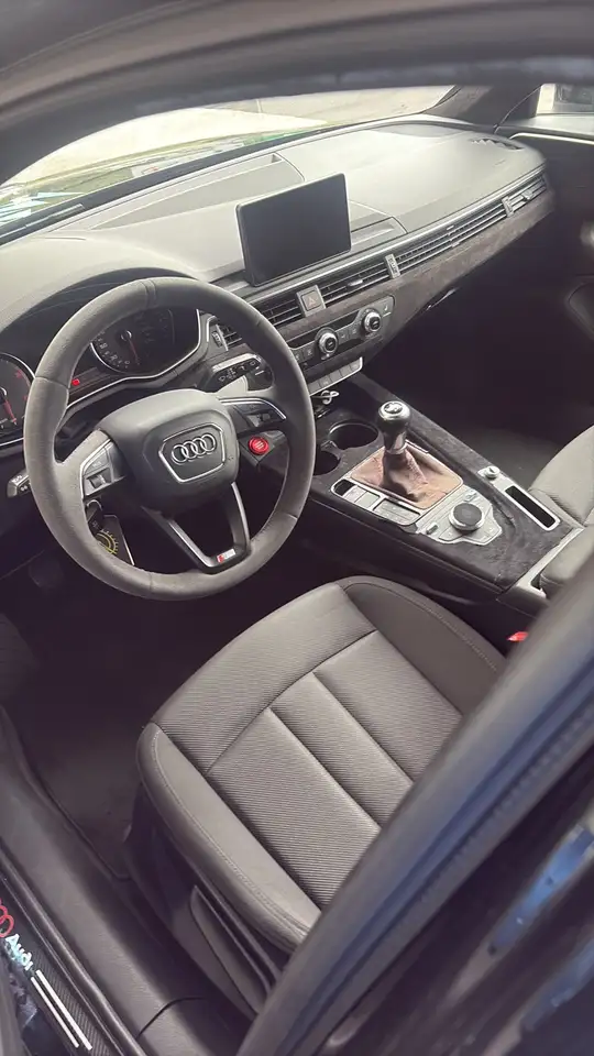 Audi A4 Avant 2,0 TDI — photo 1 of 7