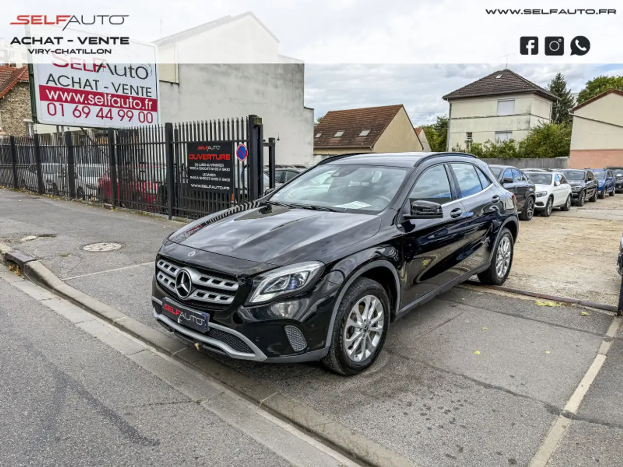 Mercedes-Benz GLA 180 180 D INSPIRATION — photo 1 of 19