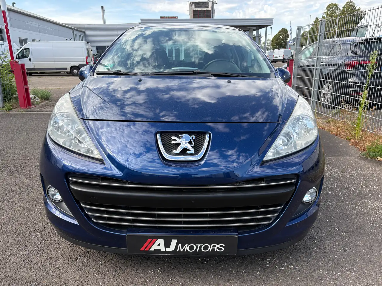 Peugeot 207 Premium EDITION AUTOMATIK — photo 1 of 19