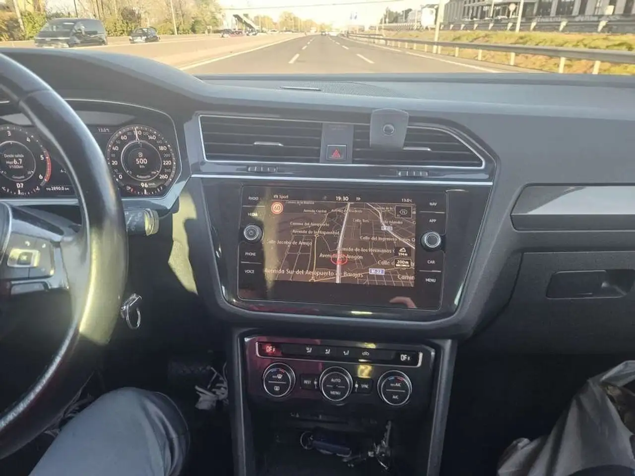 Volkswagen Tiguan 2.0TDI Sport 4Motion DSG 140kW — photo 1 of 6