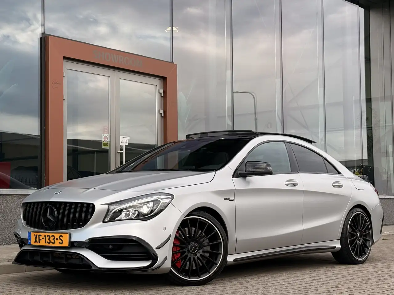Mercedes-Benz CLA 45 AMG 4MATIC MATGRIJS | Leder | Pano | Schaalstoelen | H — photo 1 of 40