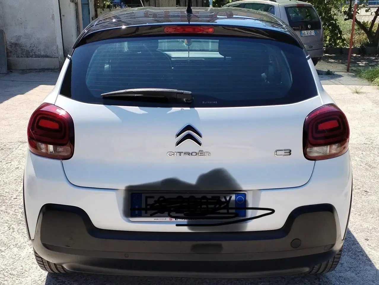 Citroen C3 C3 III 2017 1.2 puretech Shine Gpl 82cv — photo 1 of 8