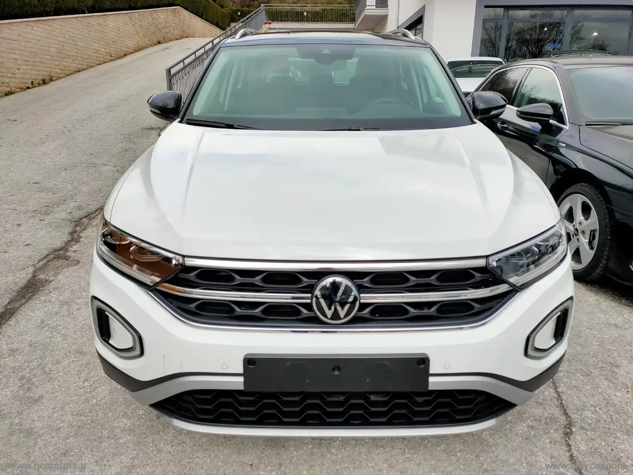 2024 Volkswagen T-Roc 1.5 TSI ACT Style, photograph 2