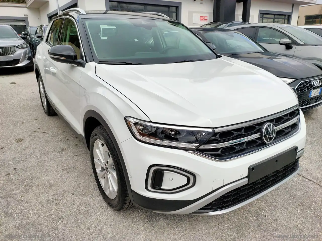 2024 Volkswagen T-Roc 1.5 TSI ACT Style, photograph 3