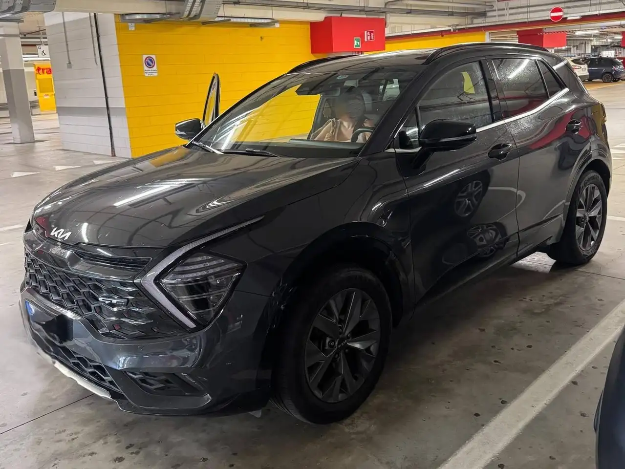 Kia Sportage Sportage V 2022 1.6 tgdi hev GT-line awd auto — photo 1 of 10