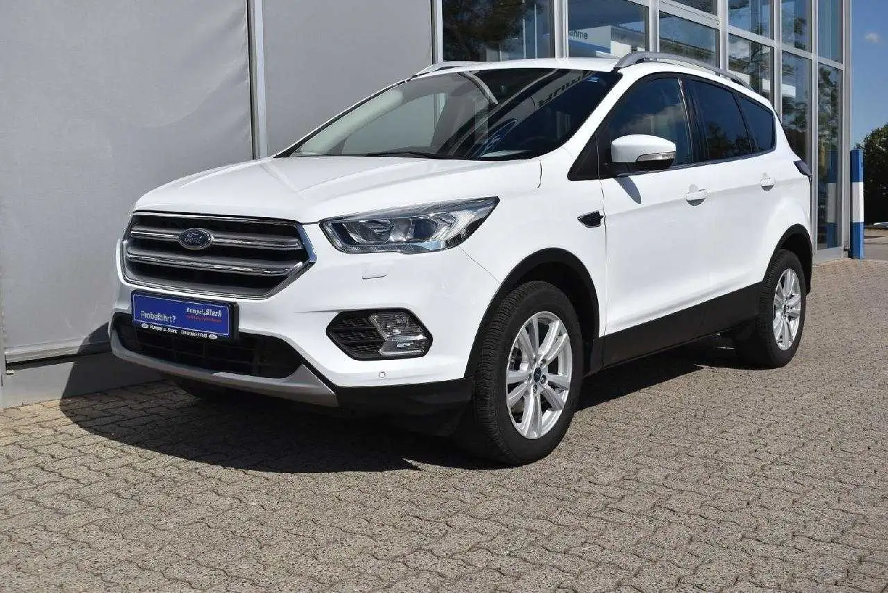 Ford Kuga Cool & Connect — photo 1 of 15