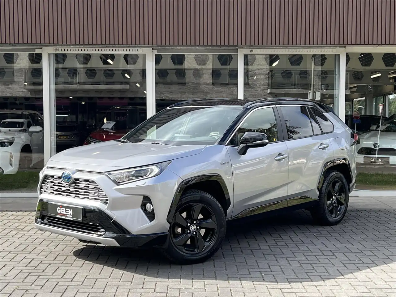 Toyota RAV 4 2.5 Hybrid Bi-Tone | Trekhaak, 18 inch, Parkeersen — photo 1 of 31