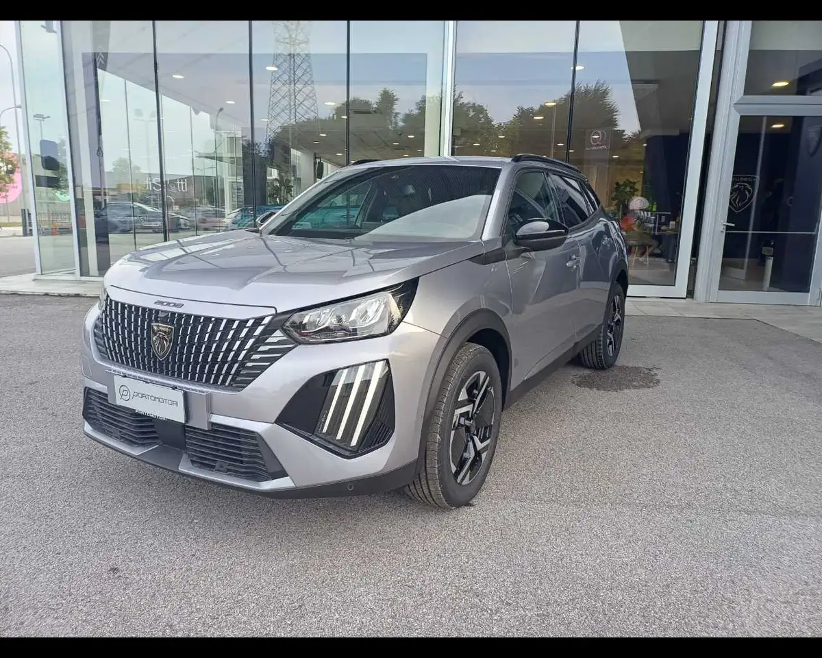Peugeot 2008 PureTech 130 S&S EAT8 Allure — photo 1 of 12