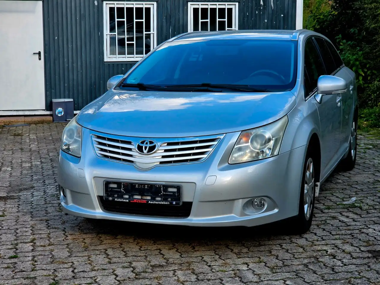 Toyota Avensis Combi Sol 1.6 Valvematic — photo 1 of 15