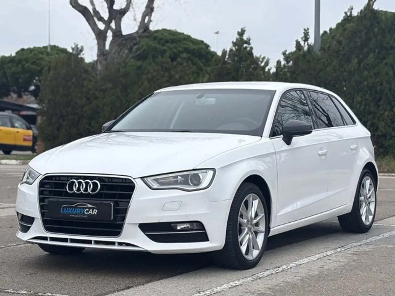 Audi A3 Sportback 1.6TDI S tronic 81kW — photo 1 of 14