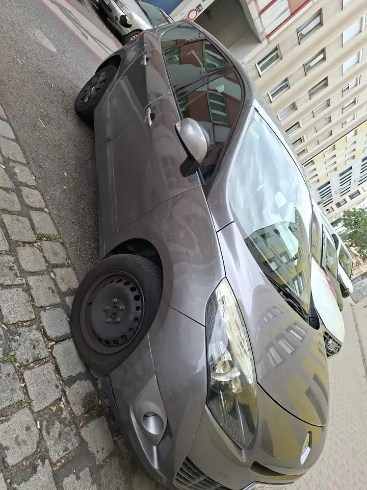 Renault Grand Scenic Scénic III TomTom Edition 1,5 dCi DPF — photo 1 of 17