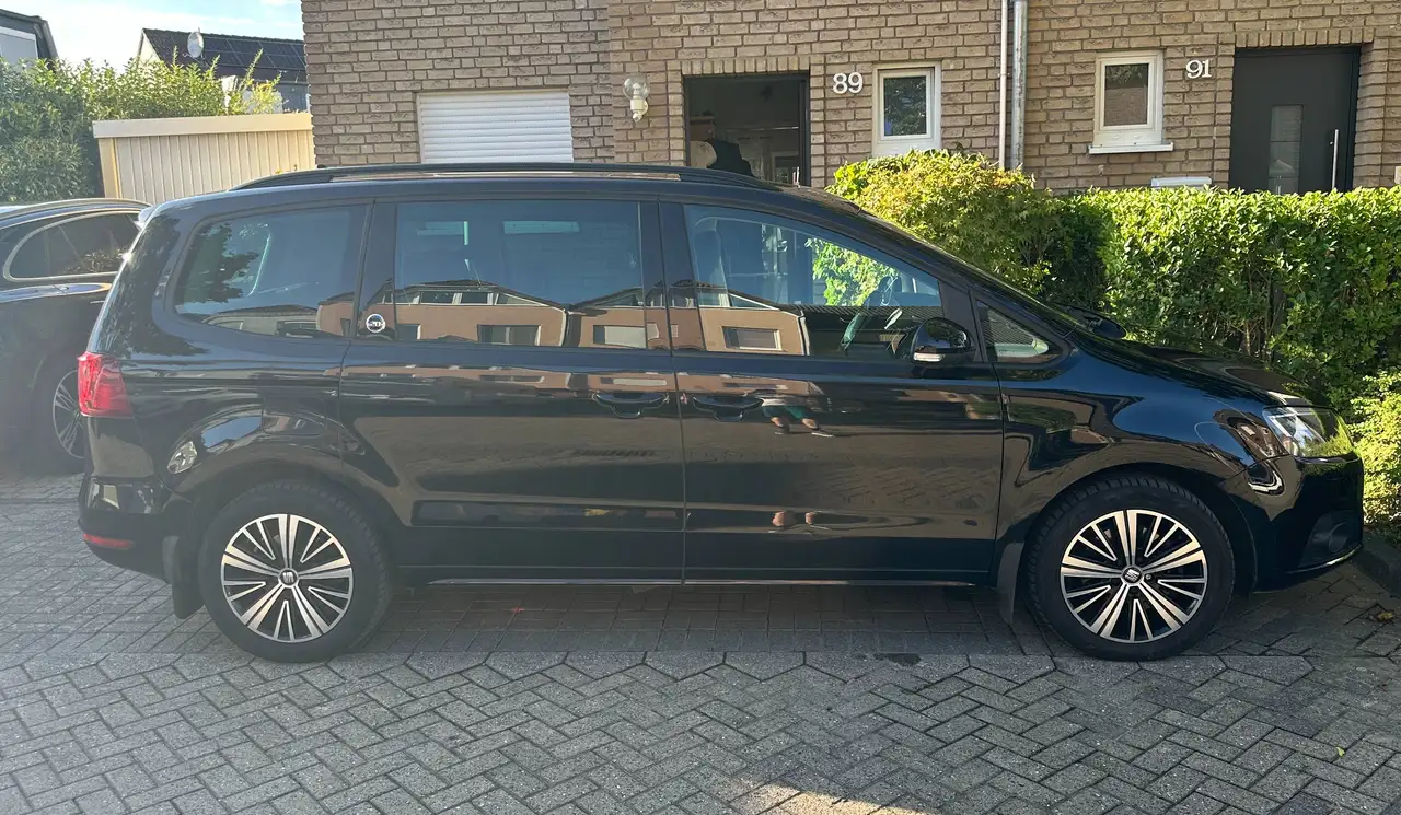 SEAT Alhambra 20th Anniversary — photo 1 of 10