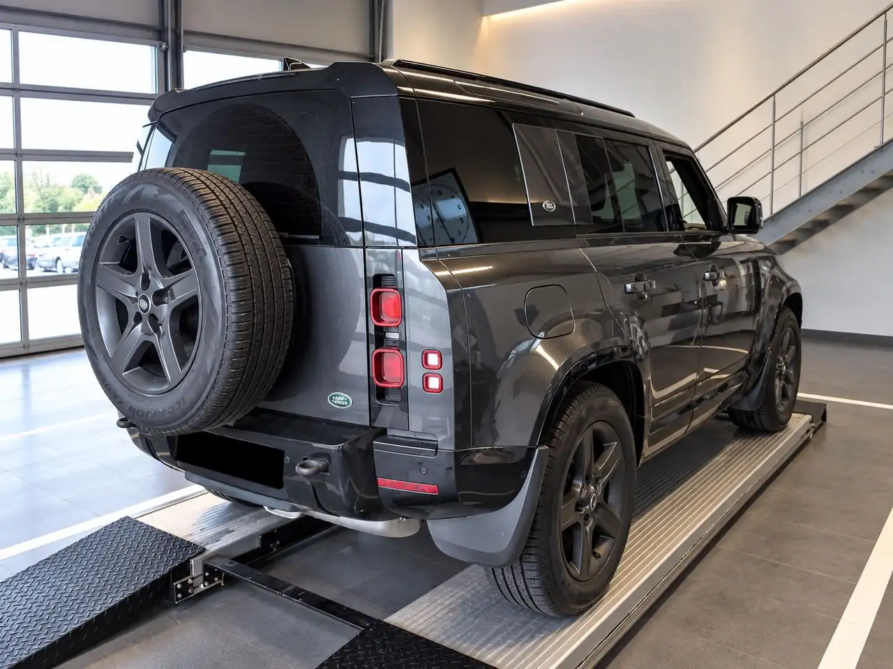 2022 Land Rover Defender 110 X-Dynamic HSE, photograph 4
