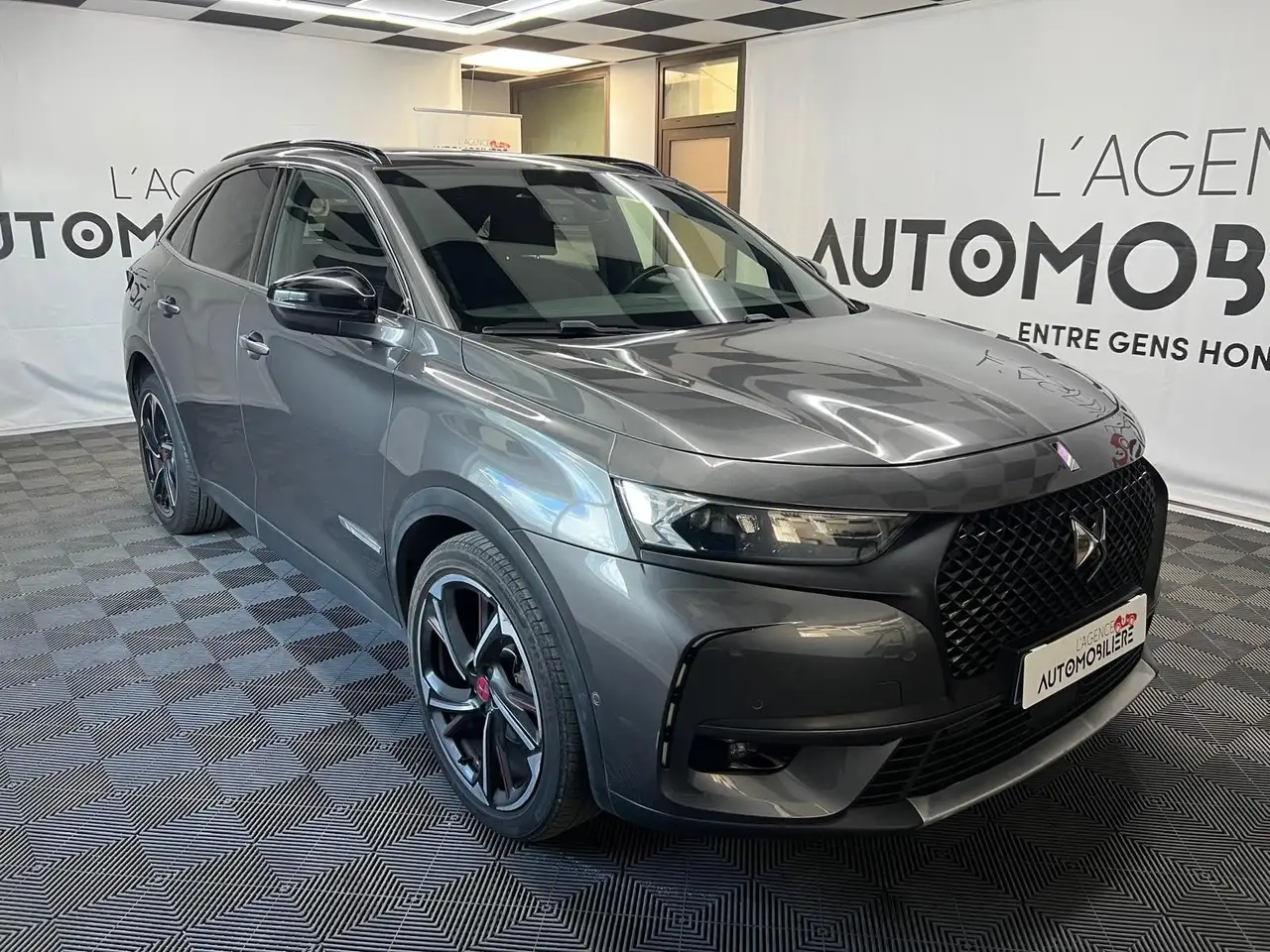 DS Automobiles DS 7 Crossback DS7 BlueHDi 180 EAT8 Performance Line+ — photo 1 of 29