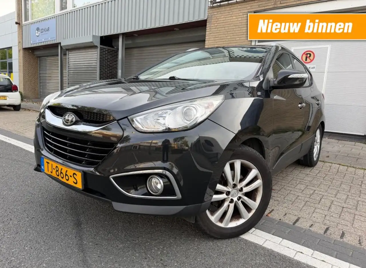 Hyundai iX35 2.0i 4WD i-Catcher LEER PANORAMA CLIMA KEYLESS APK — photo 1 of 33