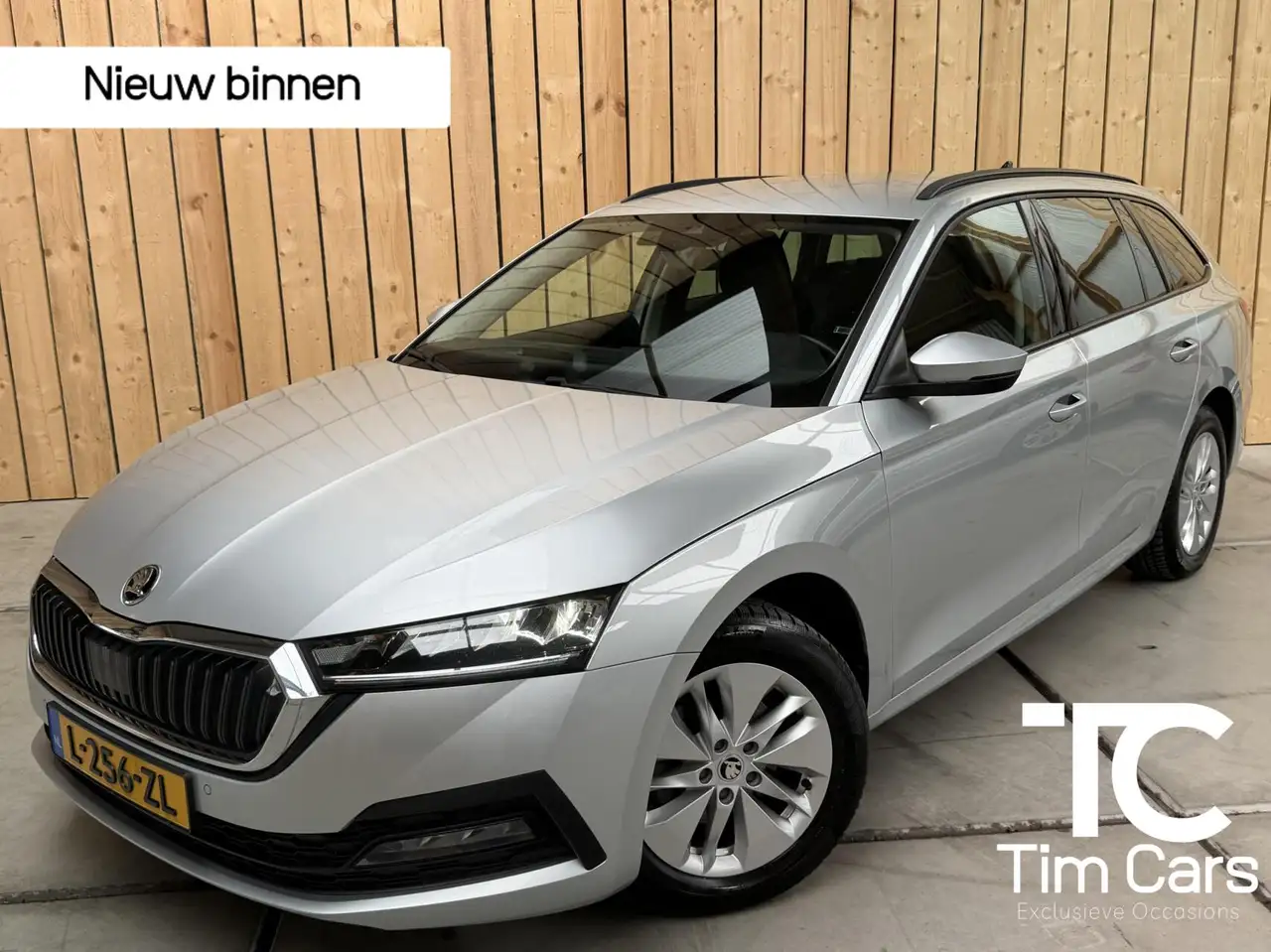 Skoda Octavia Combi 1.0 TSI Business Edition Apple CarPlay/Andro — photo 1 of 40