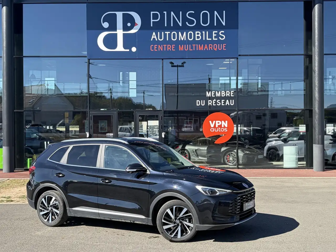 MG ZS 1.5 Hybrid+ - 197 II Luxury + Toit Panoramique Ouvrant — photo 1 of 15