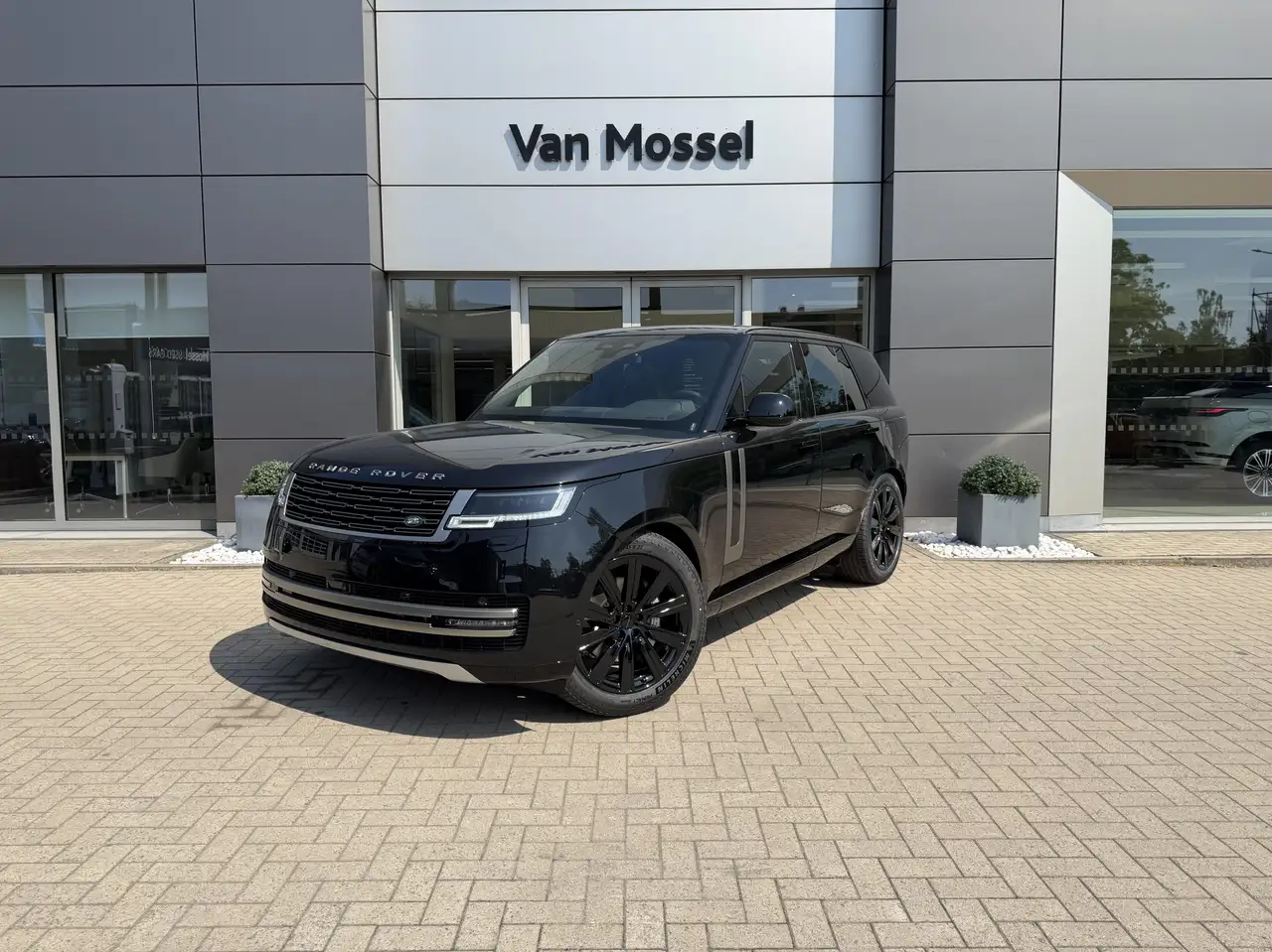 Land Rover Range Rover SWB P460e SE AWD Auto. 26MY — photo 1 of 15