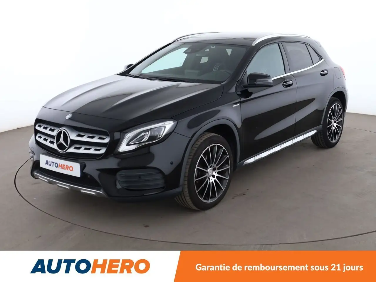 Mercedes-Benz GLA 200 200 WhiteArt Edition 7G-DCT — photo 1 of 36
