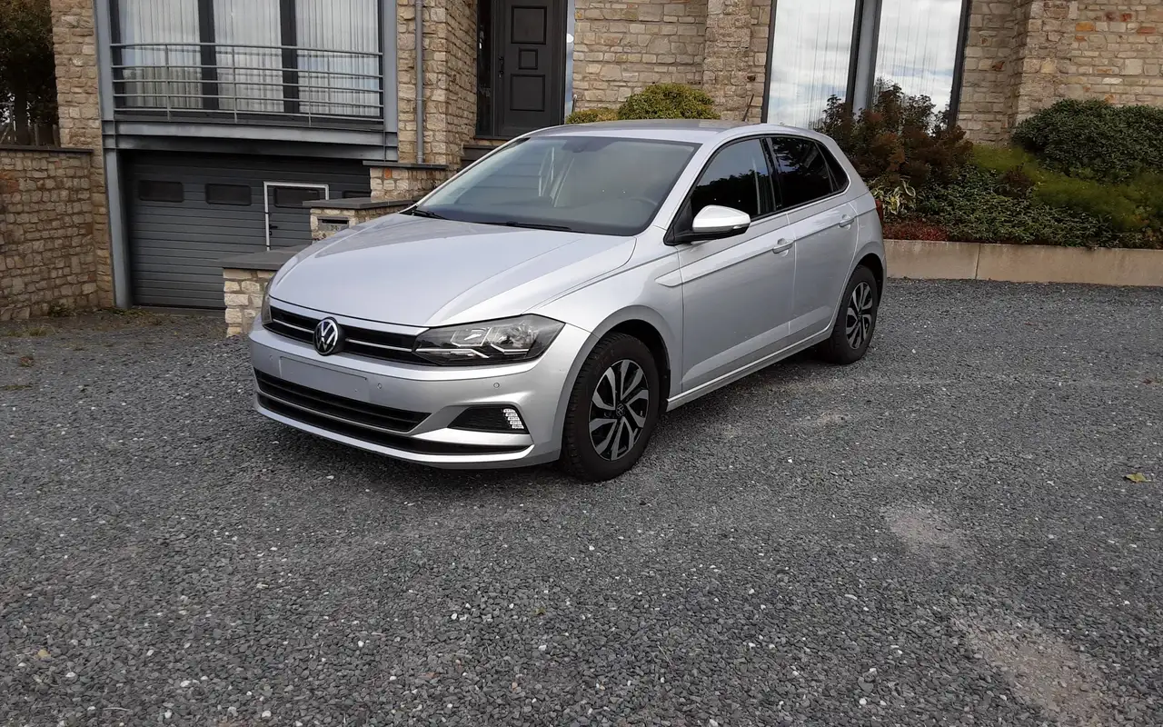 Volkswagen Polo polo Active — photo 1 of 15