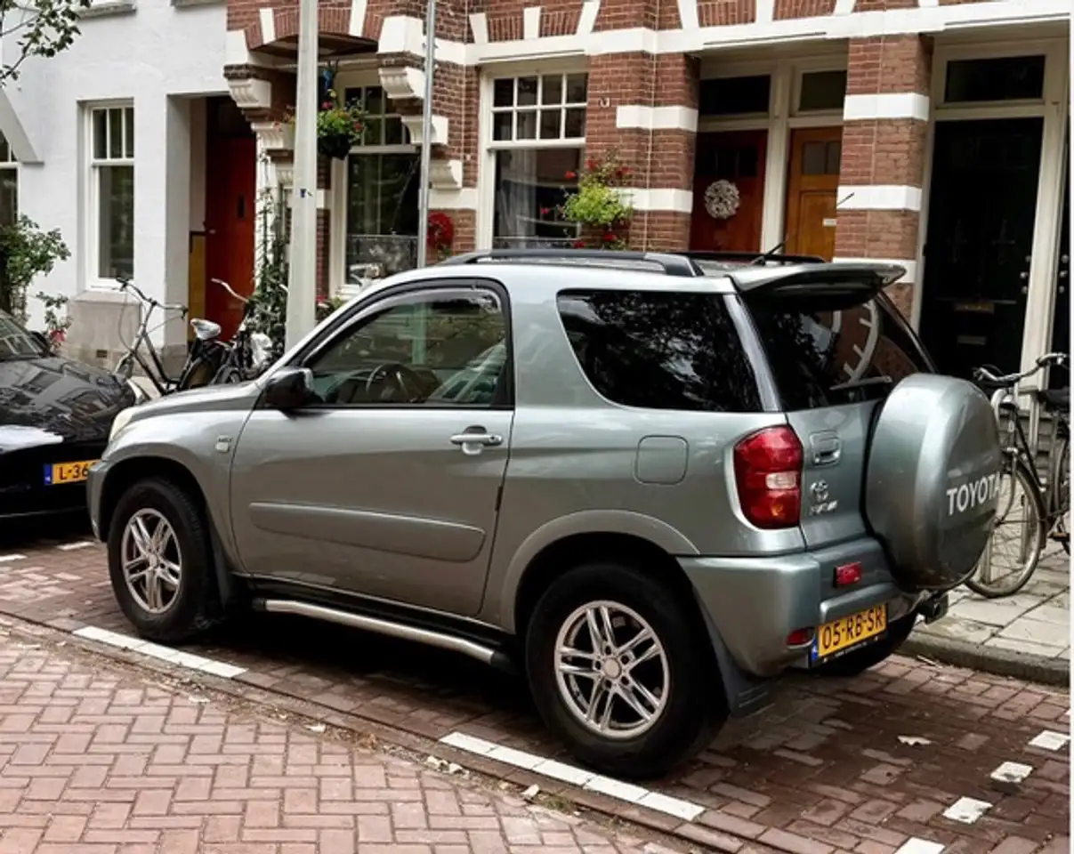 Toyota RAV 4 RAV4 1.8-16V VVT-i Luna — photo 1 of 10