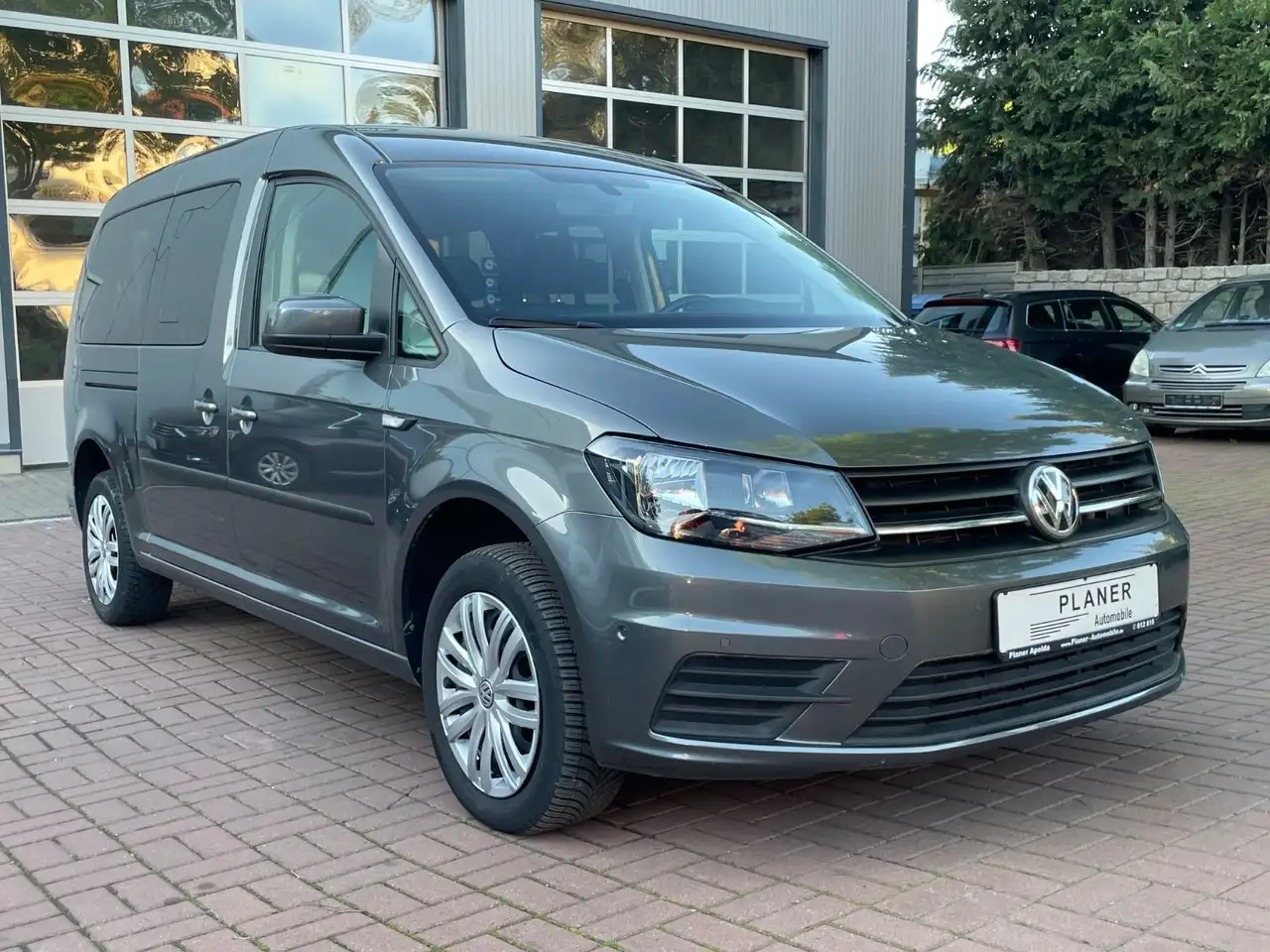 Volkswagen Caddy Maxi 7.Sitzer NAVI Park-Ass HU/AU Service — photo 1 of 15