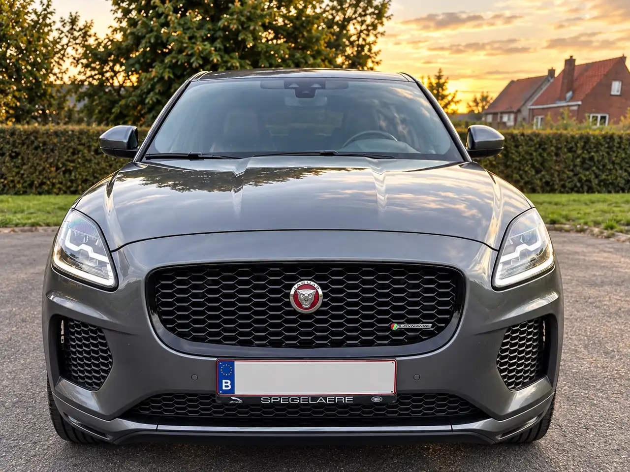 Jaguar E-Pace 2.0 D R-Dynamic AWD — photo 1 of 6