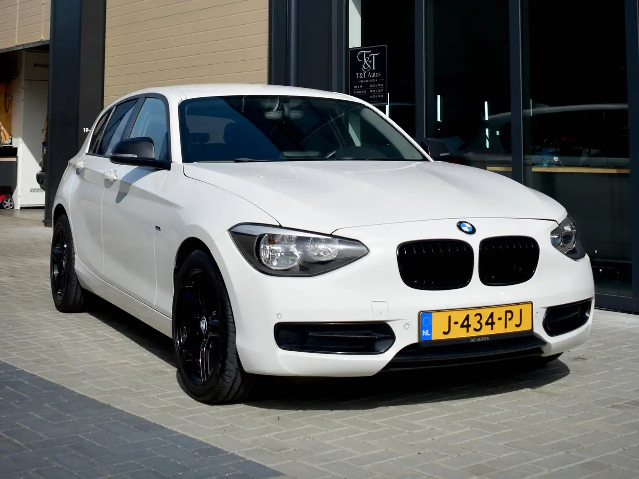 BMW 116 116i Business — photo 1 of 19