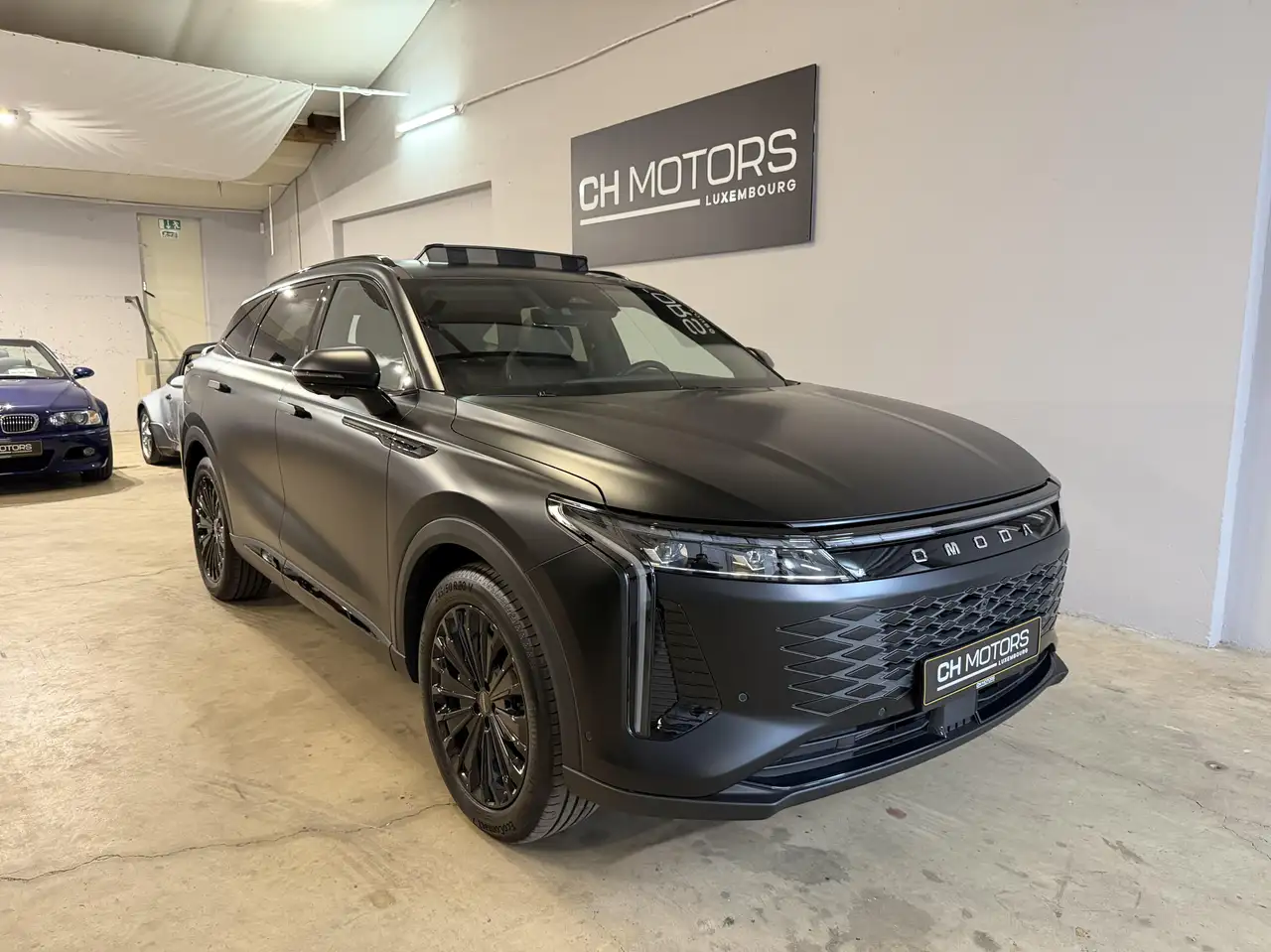 Omoda 9 SHS AWD PHEV Premium Black Edition — photo 1 of 28