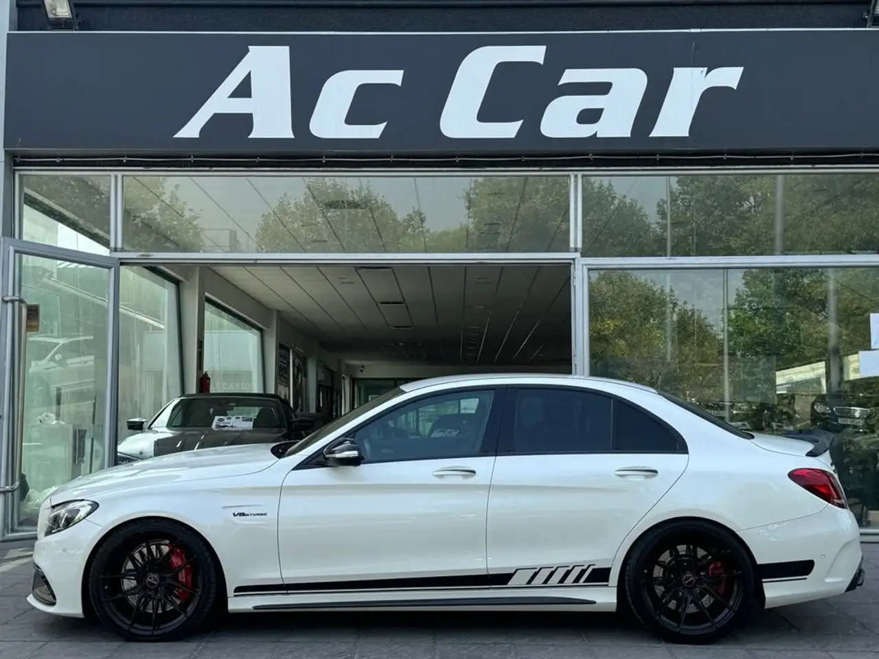 Mercedes-Benz C 63 AMG — photo 1 of 40