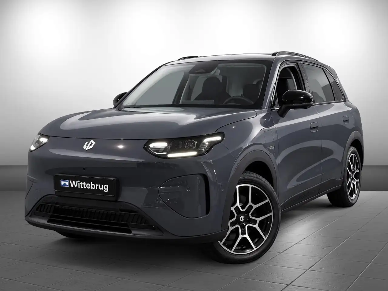 Leapmotor ProMax Design 53 kWh Vooruitstrevende Compact SUV — photo 1 of 32