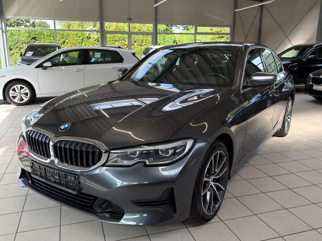 BMW 330 i xDrive Sport Line Automatic — photo 1 of 40