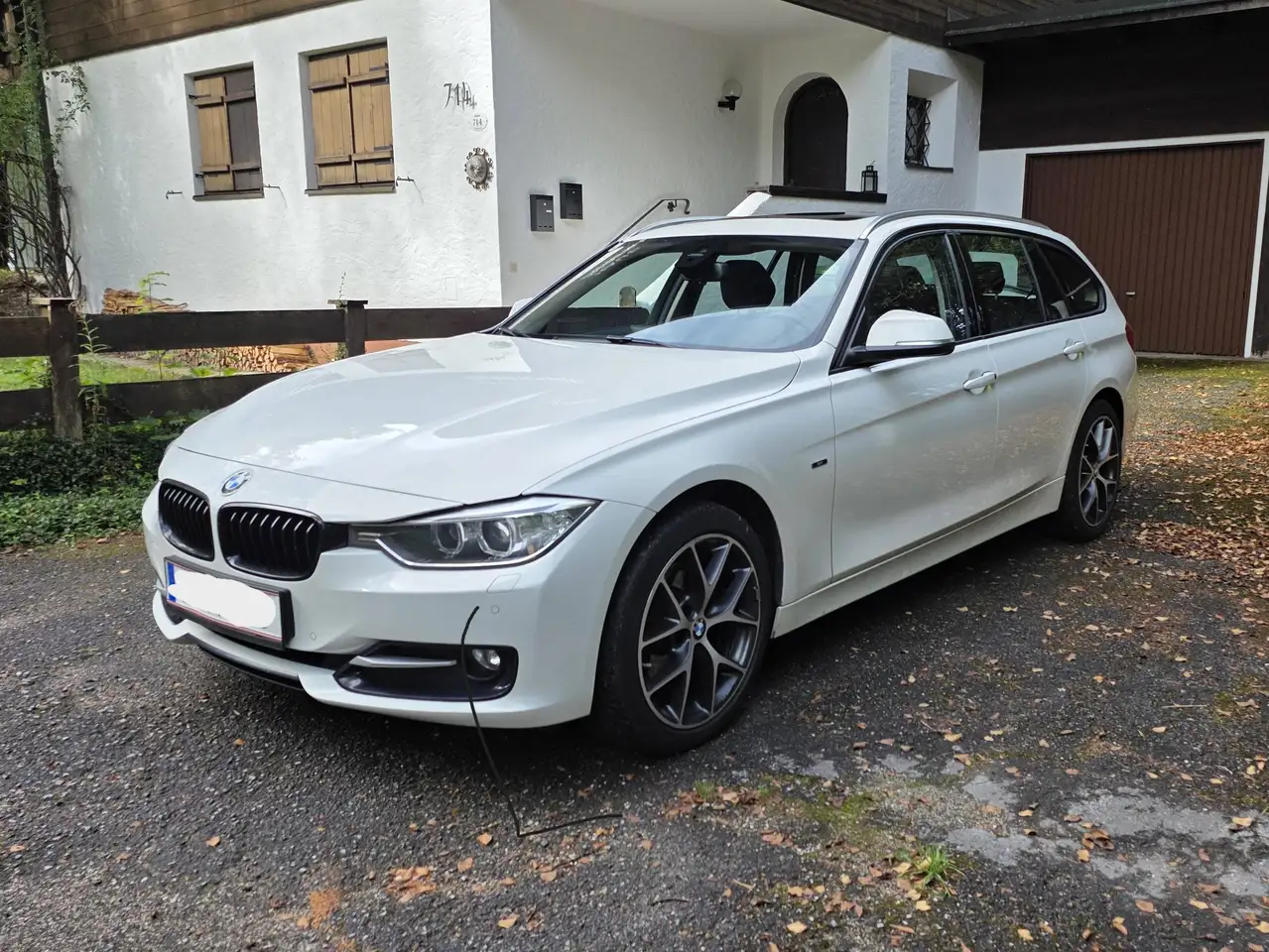 BMW 320 320d xDrive Touring Automatik Sport Line Panorama HUD — photo 1 of 15