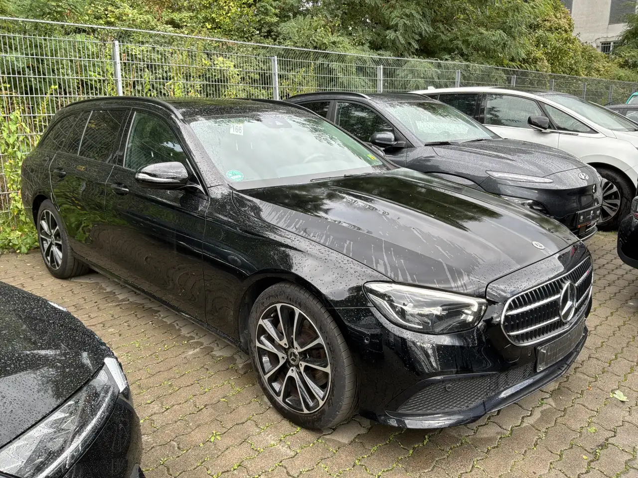 Mercedes-Benz E 220 AHK*Navi*ACC*R-Cam*SHZ*Pano*Night-Paket — photo 1 of 4