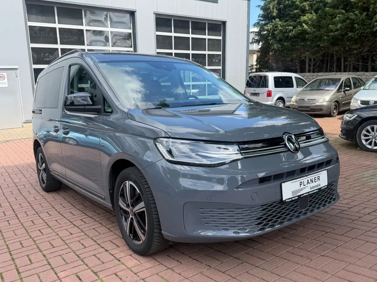 Volkswagen Caddy Dark Label AHK LED Panoramadach — photo 1 of 15