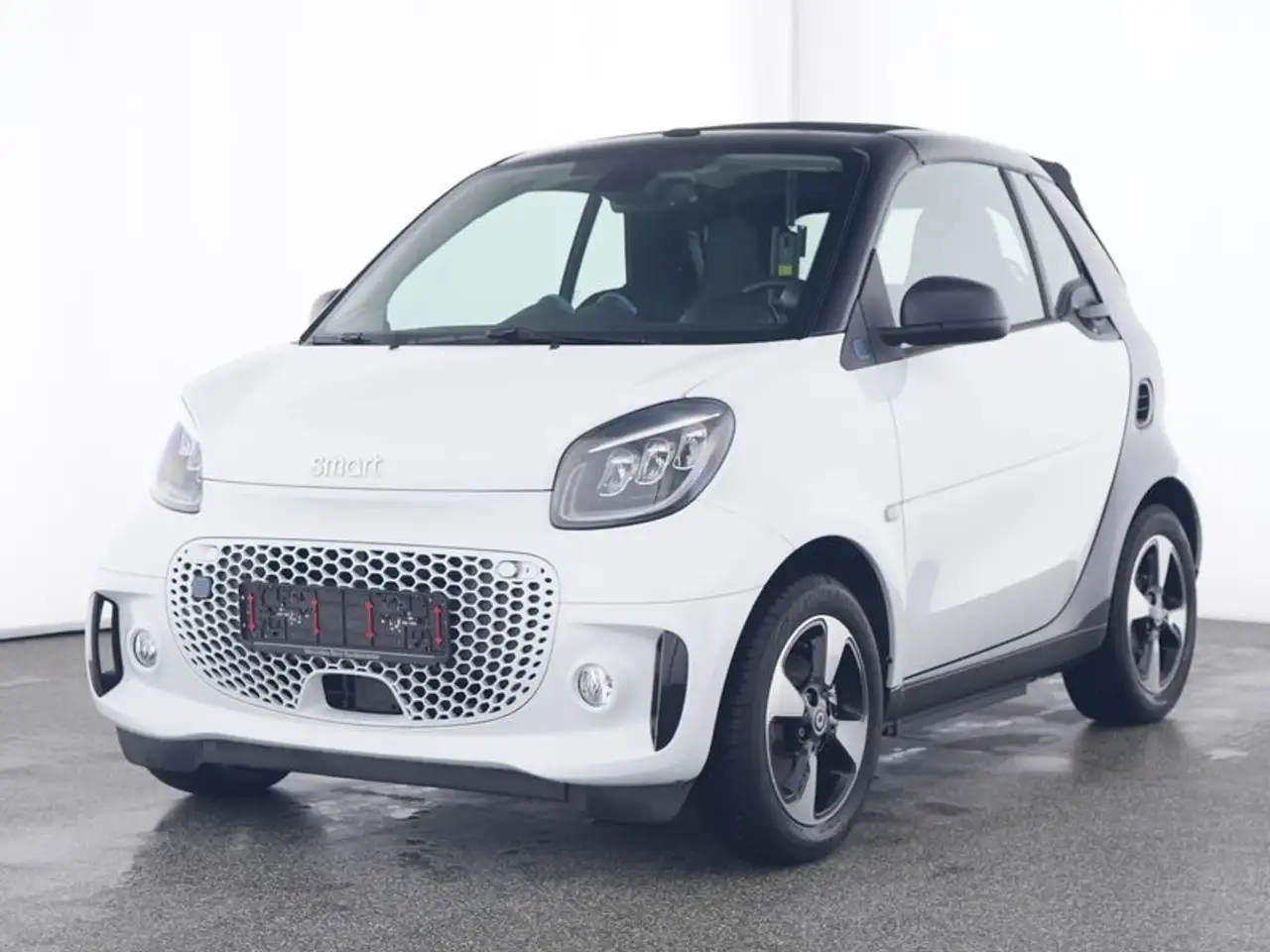 smart forTwo EQ cabrio 22 KW Schnelllader LED/PTC/KAM./WINTER/ — photo 1 of 9