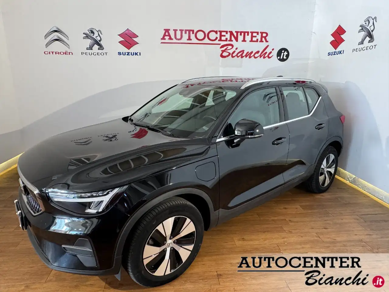 Volvo XC40 1.5 t4 recharge phev Plus Bright auto — photo 1 of 15