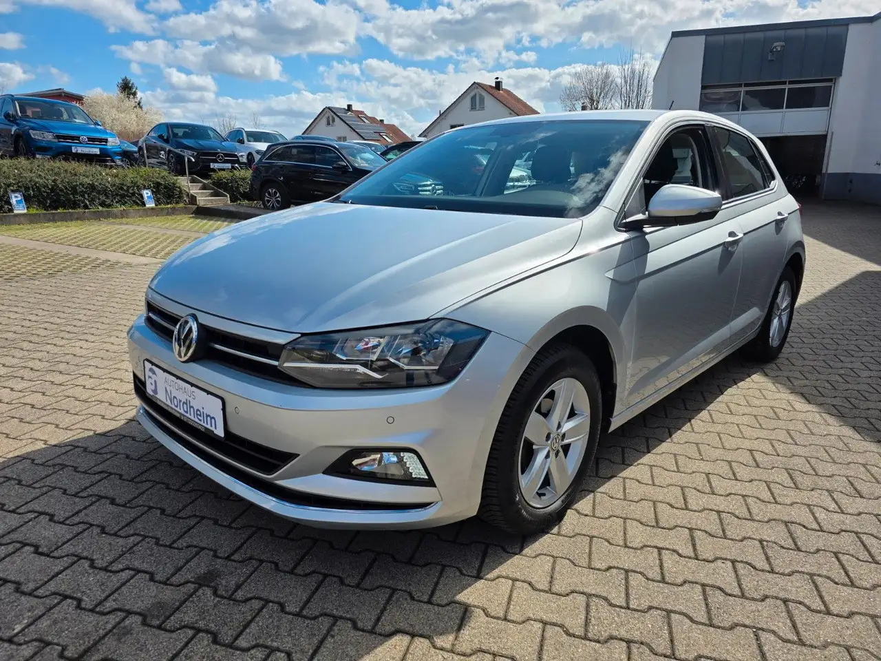 Volkswagen Polo VI 1.0 TSI Highline App-Connect/1.Hand/ PDC — photo 1 of 17