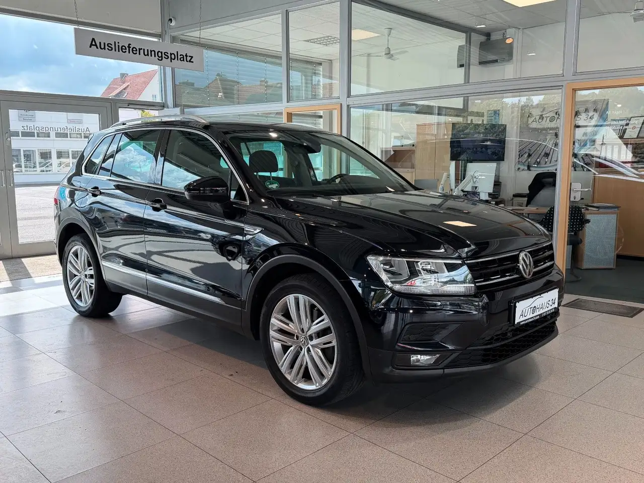 Volkswagen Tiguan Join 4Motion STANDHEIZUNG AHK — photo 1 of 40