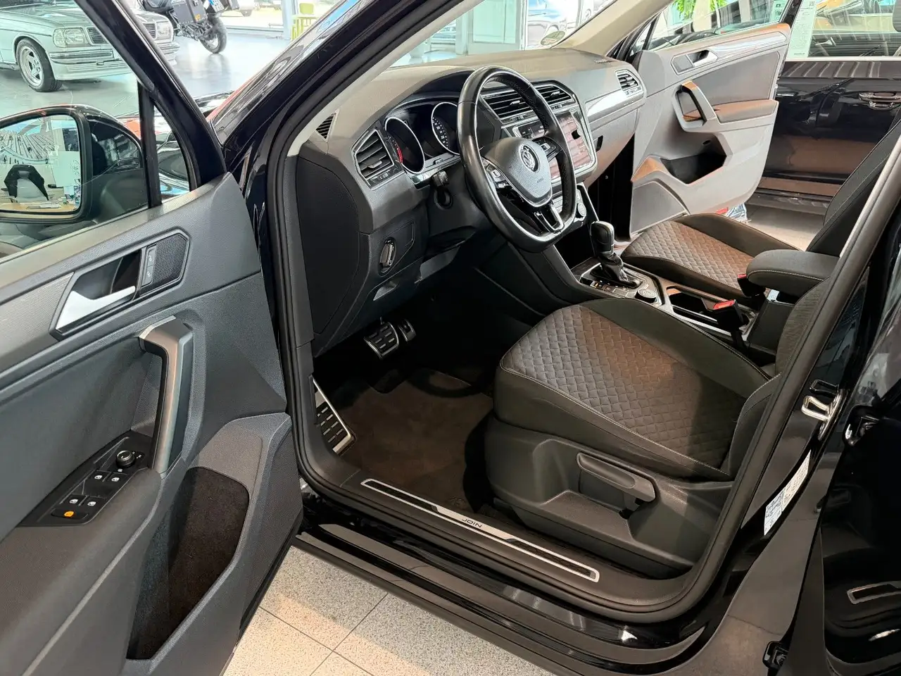 2019 Volkswagen Tiguan Join 4Motion STANDHEIZUNG AHK, photograph 11