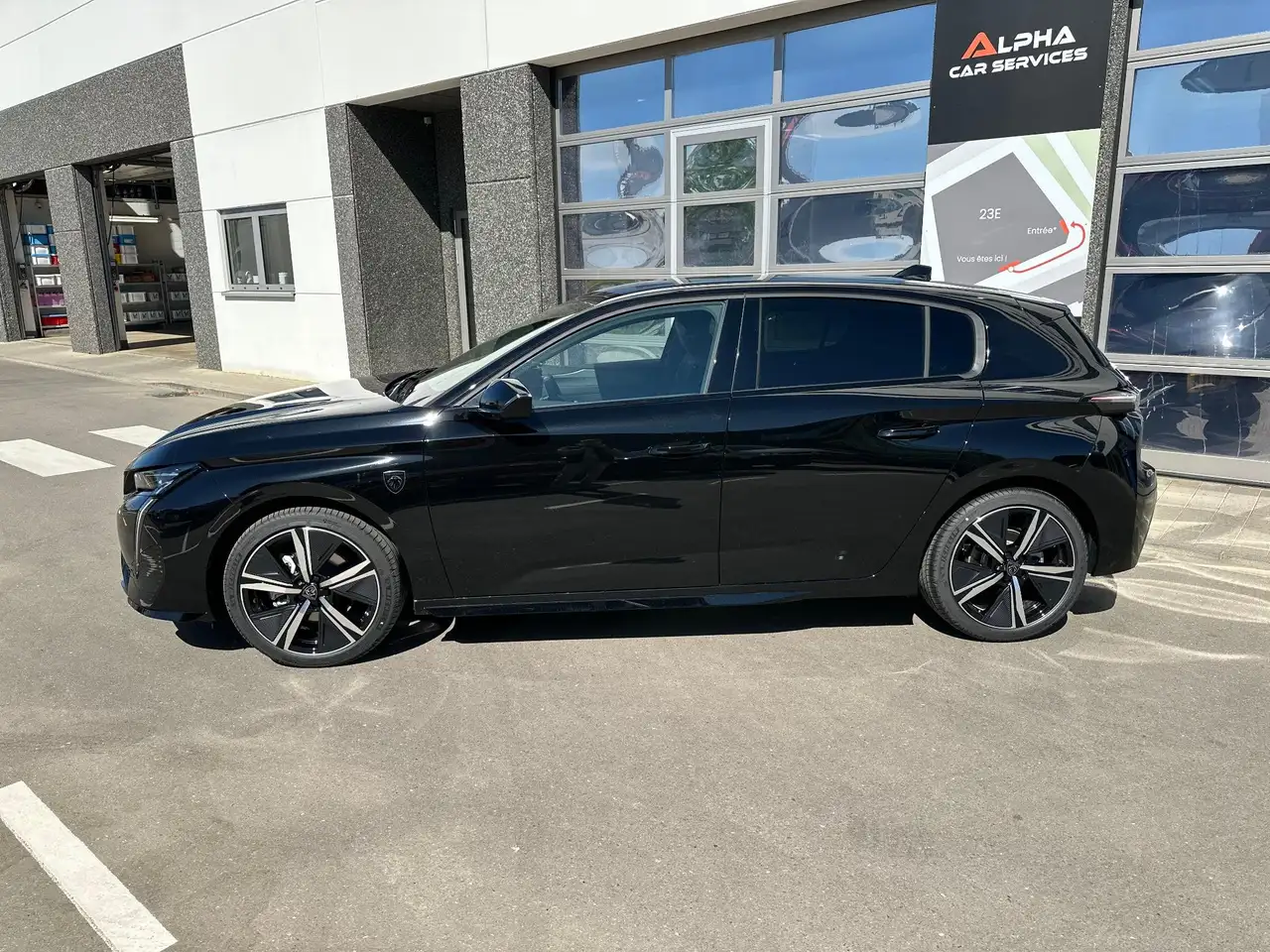 Peugeot 308 308 BlueHDi 130 EAT8 Style — photo 1 of 8