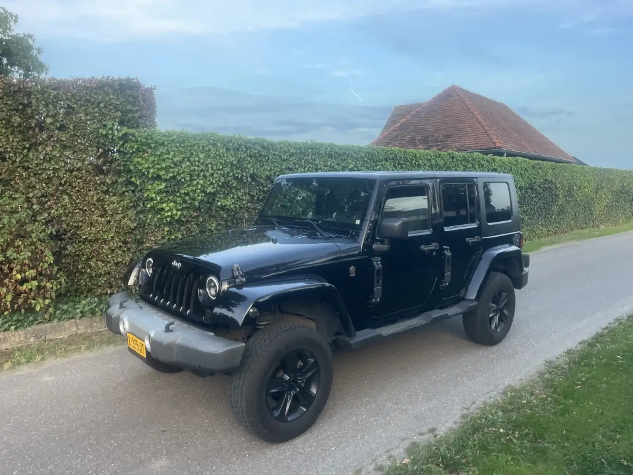 Jeep Wrangler Unlimited 3.8 Sport — photo 1 of 20
