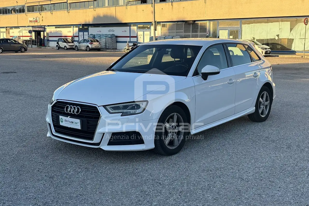 Audi A3 A3 SPB 30 g-tron S tronic Admired — photo 1 of 15